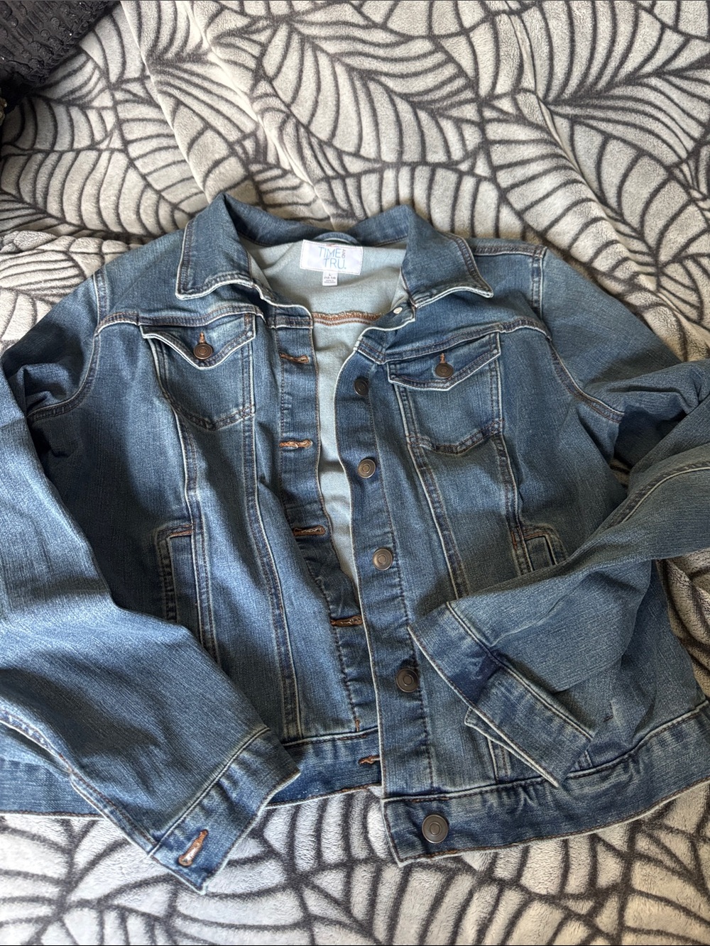 Women’s Stretch Denim Jean Jacket - Large
